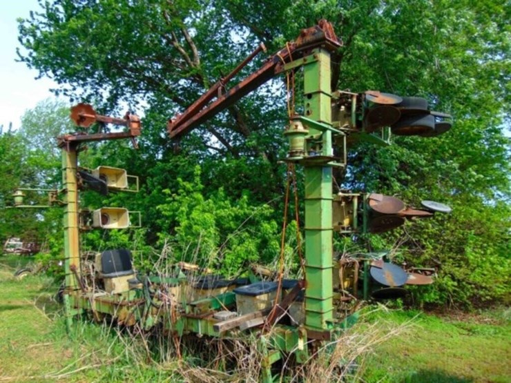 john-deere-12-image-1