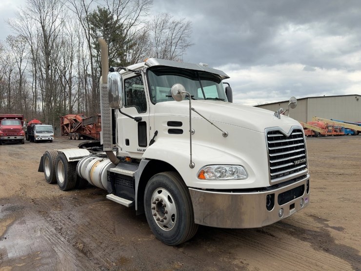 2018-mack-pinnacle-cxu613-image-7