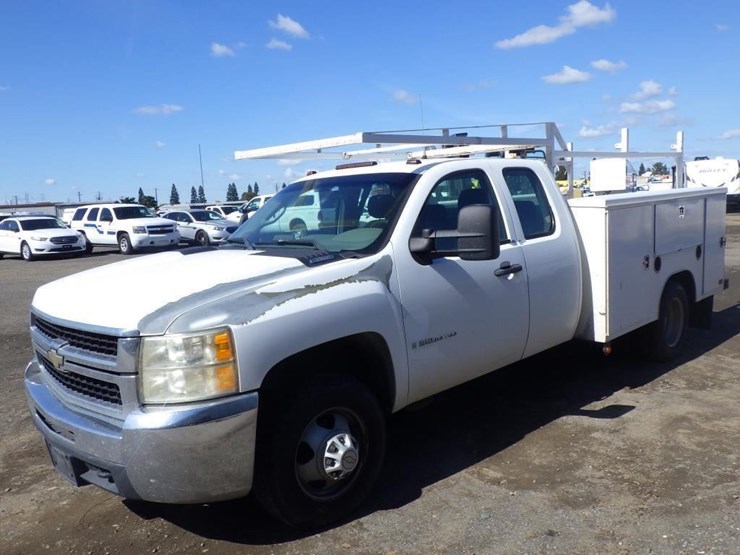 2009-chevrolet-3500hd-image-1