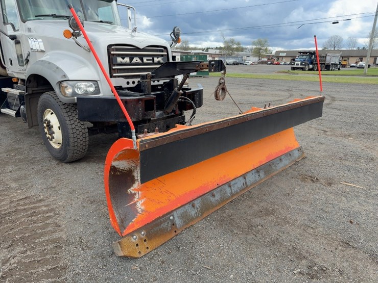 2010-mack-granite-gu713-image-8