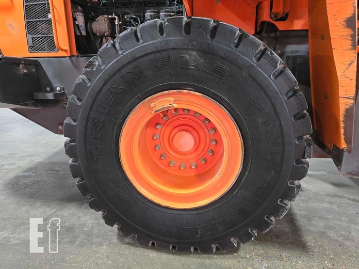 2017-doosan-dl300-5-image-30