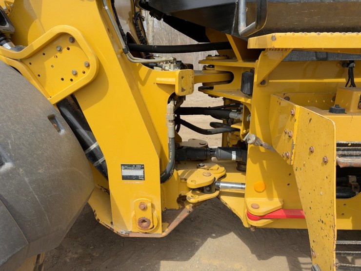 2016-caterpillar-938m-image-17