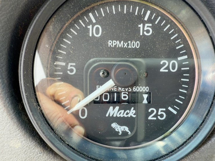 1990-mack-rd688s-image-30