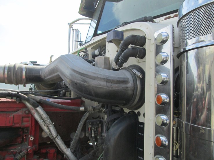 2008-peterbilt-389-image-28