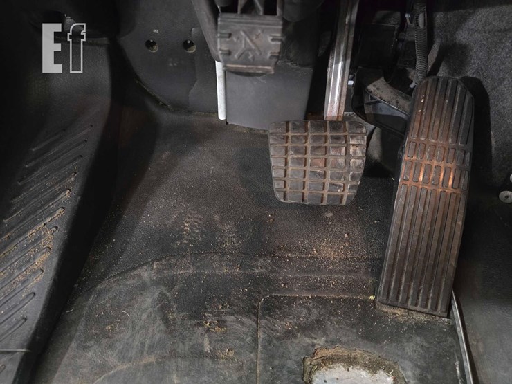 2012-freightliner-business-class-m2-106-image-11