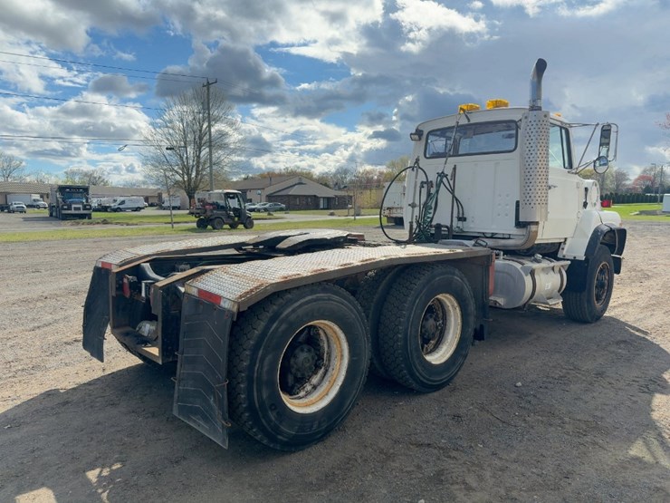 1987-ford-l9000-image-5