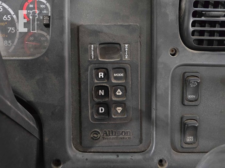 2015-freightliner-business-class-m2-106-image-14