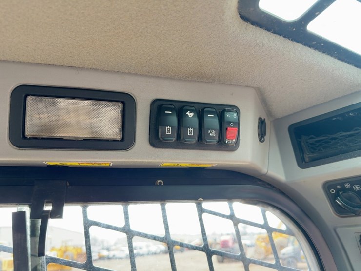 2021-caterpillar-289d3-image-24