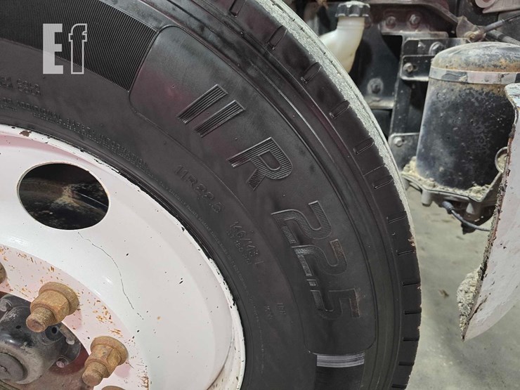 2015-freightliner-business-class-m2-106-image-30