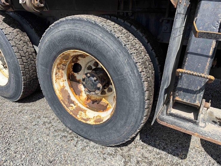 2000-peterbilt-357-image-12