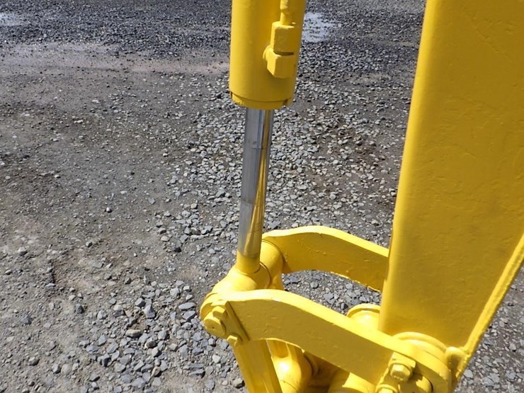 komatsu-pc28uu-2-image-18