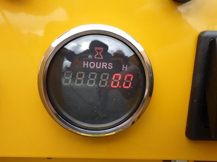 2026-ir-l30-skid-steer-tracked-loader-image-12