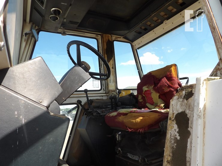 j-i-case-2390-image-11