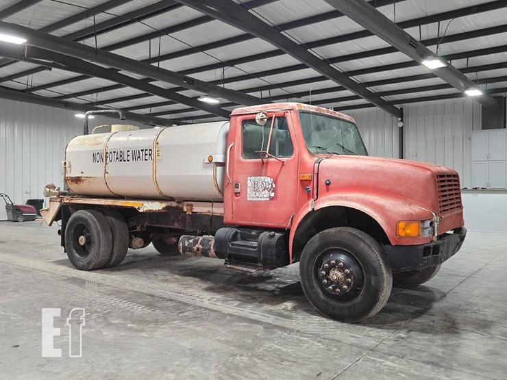 1990-international-4900-image-2