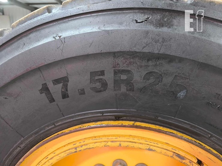 2012-deere-772g-image-35