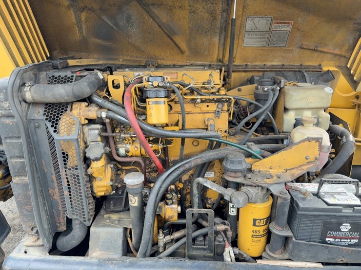 1996-caterpillar-th83-image-13