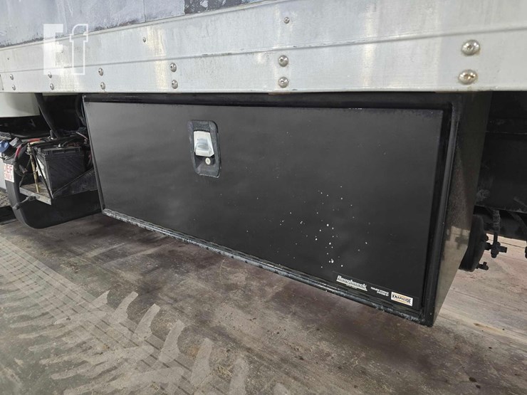 2012-freightliner-business-class-m2-106-image-16