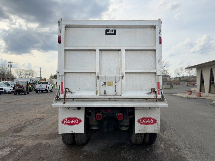 2015-peterbilt-567-image-4