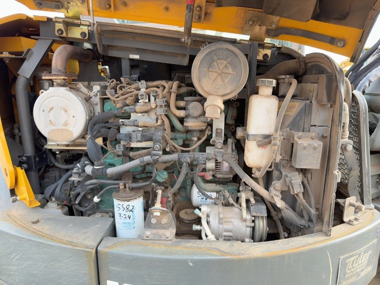 2016-volvo-ecr88d-image-33