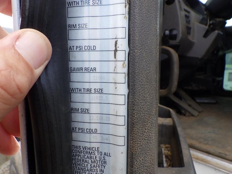 2010-peterbilt-337-image-53