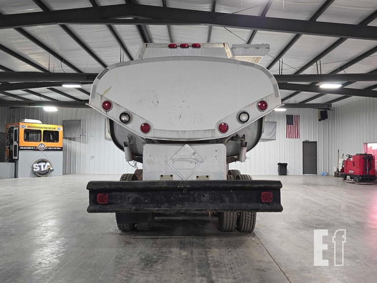 2009-peterbilt-340-image-8