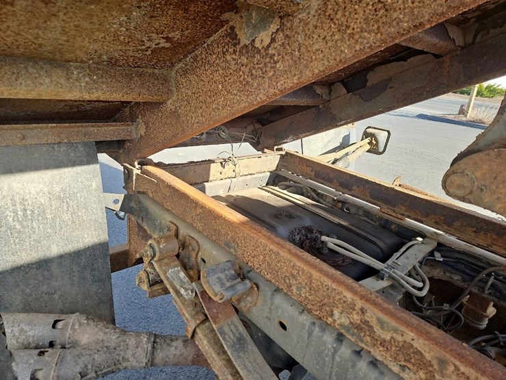 2014-ford-f550-xl-image-13