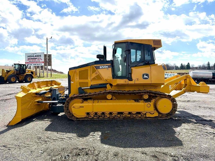 2019-deere-850k-lt-image-1