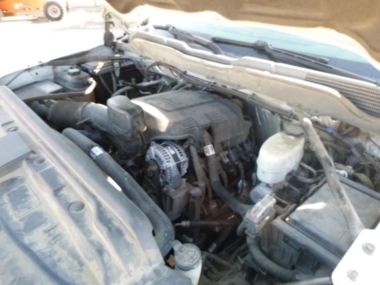 2017-chevrolet-2500hd-image-27