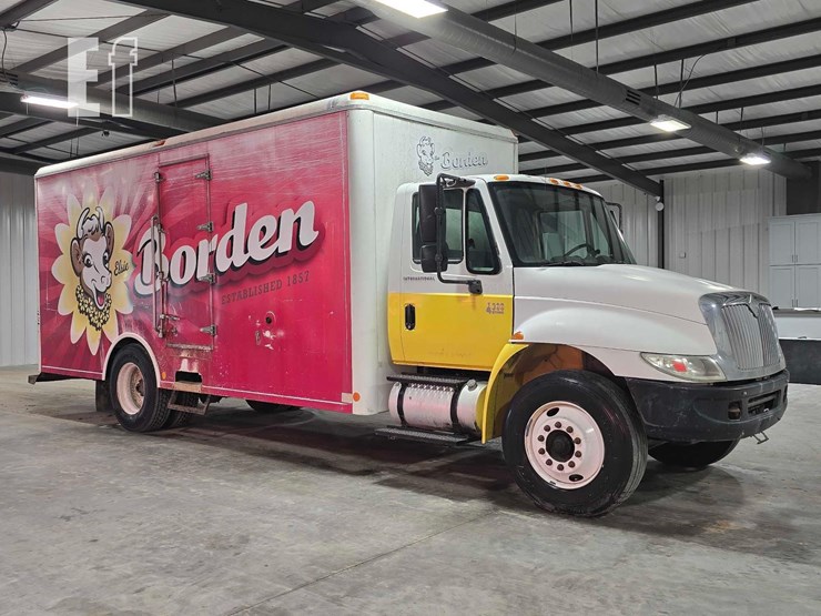 2007-international-durastar-4300-image-2