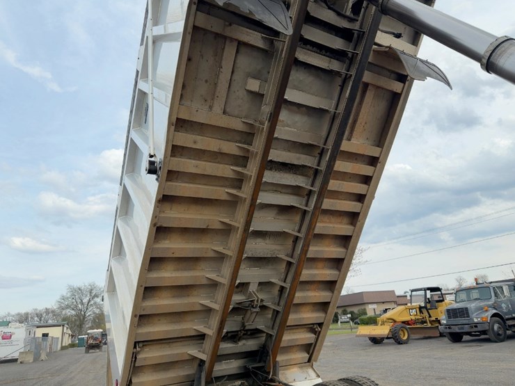 2015-peterbilt-567-image-20