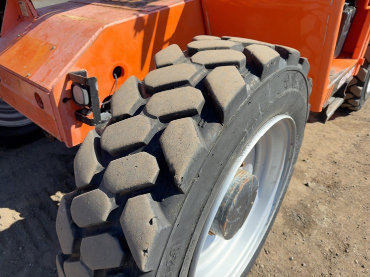 2016-sky-trak-6042-image-13