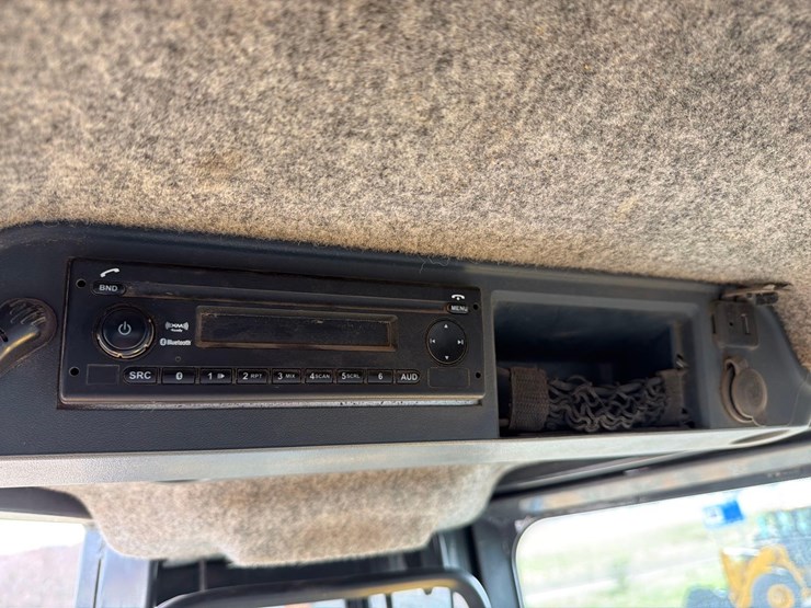 2019-deere-850k-lt-image-28