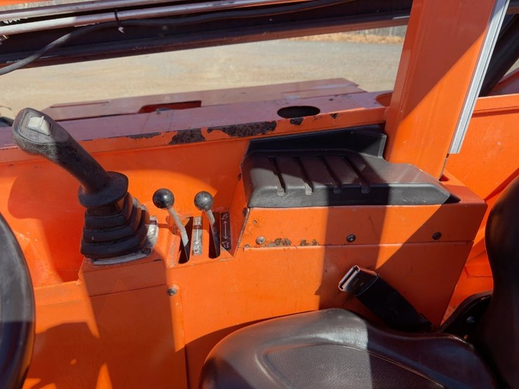 2016-sky-trak-6042-image-19