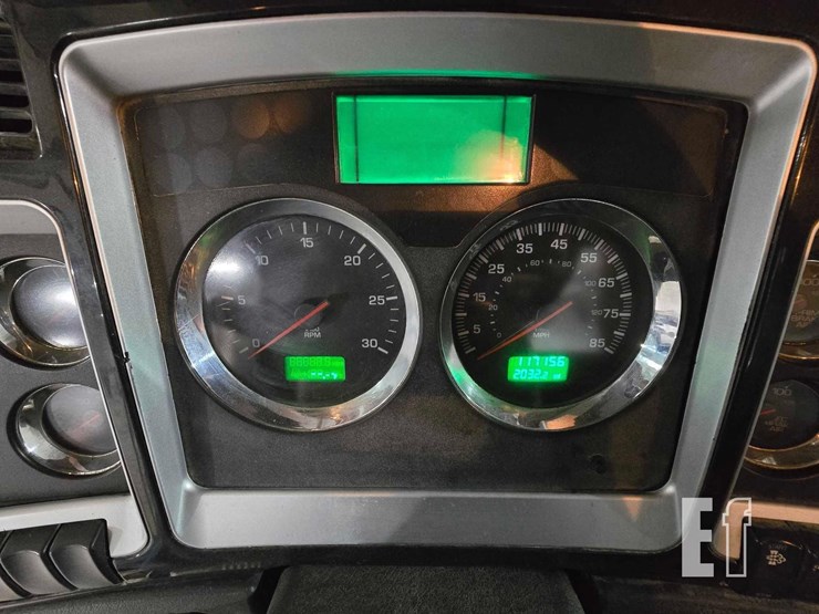 2014-kenworth-t800-image-12