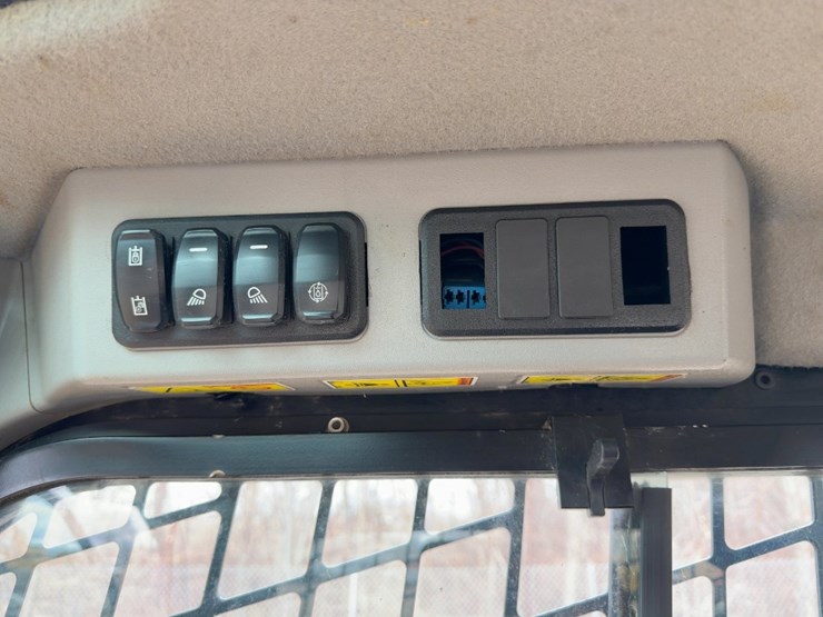 2021-caterpillar-289d3-image-23