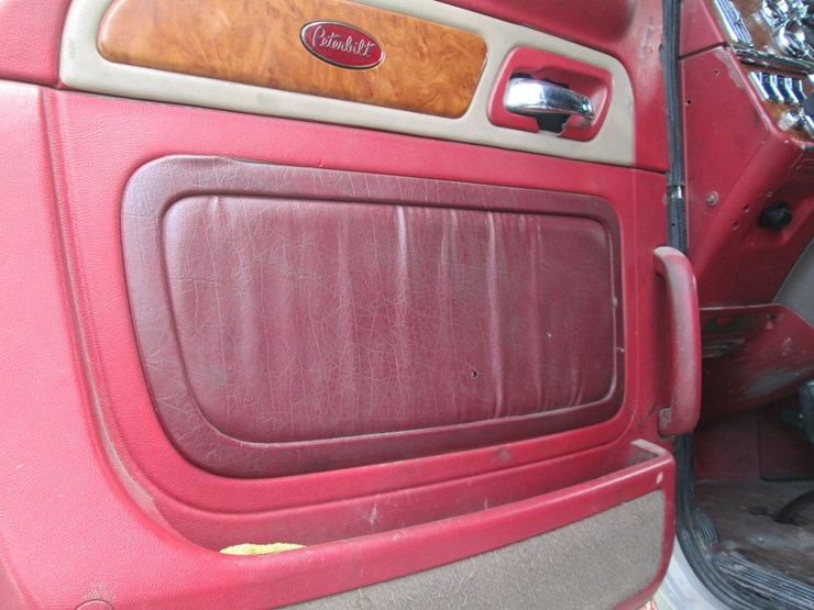 2008-peterbilt-389-image-27