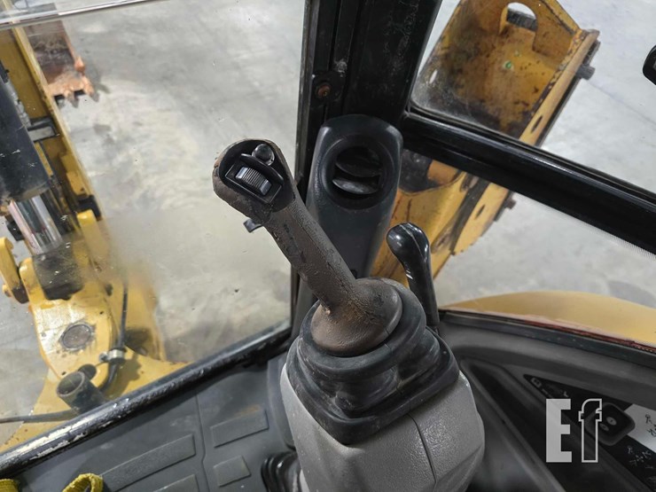 2011-caterpillar-430e-it-image-27