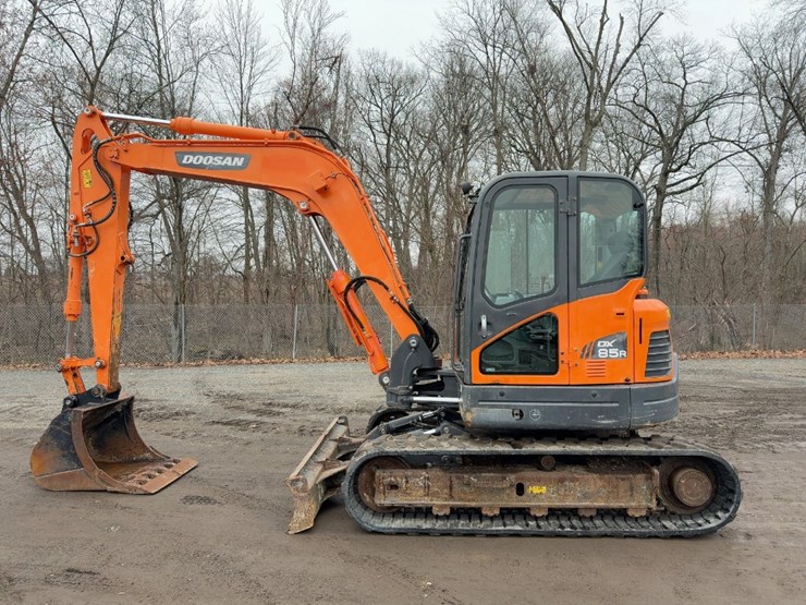2019-doosan-dx85r-3-image-2