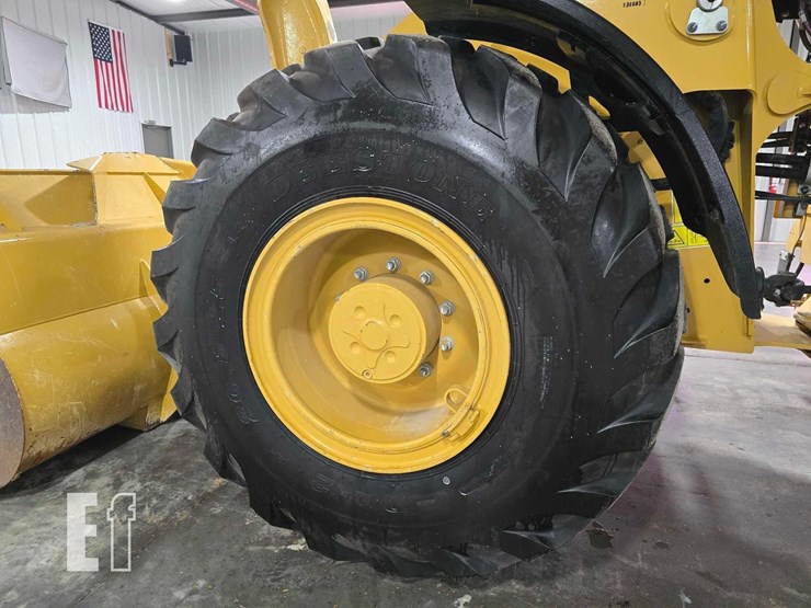 2022-caterpillar-920-image-26