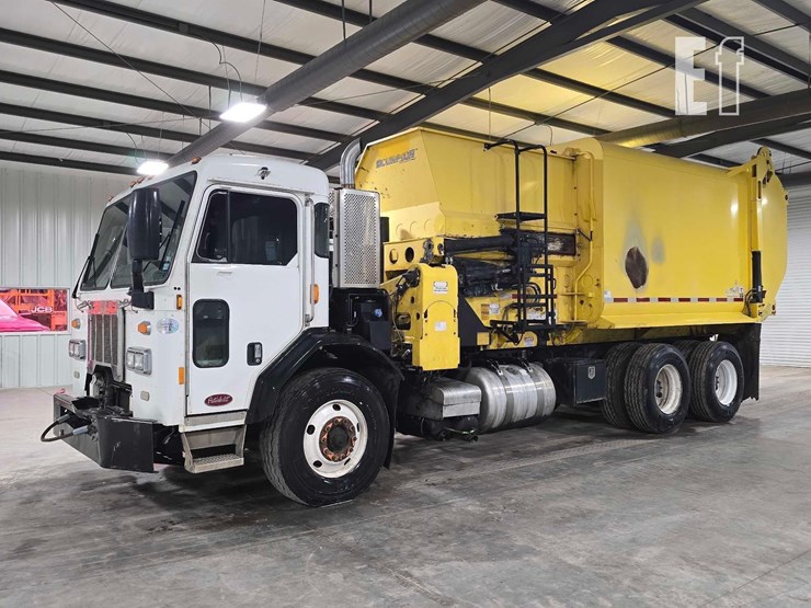 2018-peterbilt-320-image-1