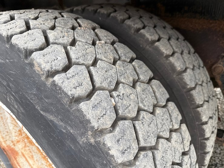 2010-massey-ferguson-8-image-103