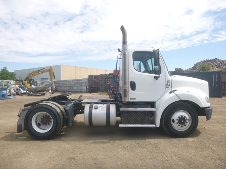 2012-freightliner-m2-s/a-truck-tractor-image-7