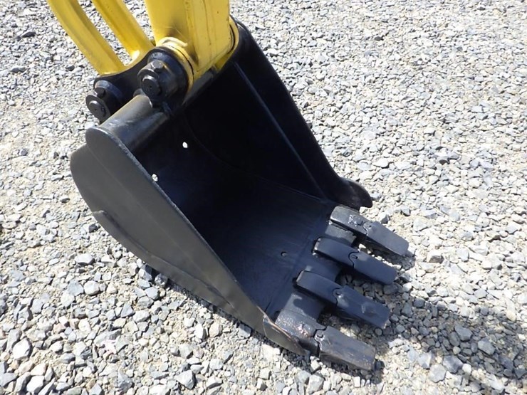 komatsu-pc28uu-image-16