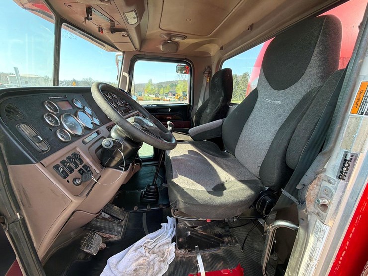 2012-peterbilt-389-image-29