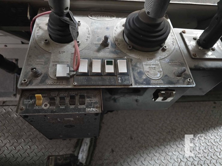 1996-oshkosh-t1500-image-18