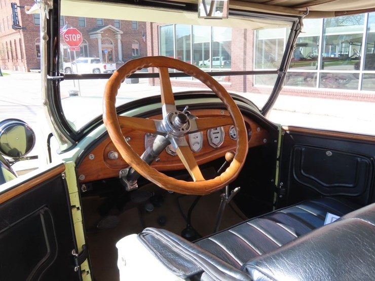 1924-mclaughlin-standard-six-touring-image-11