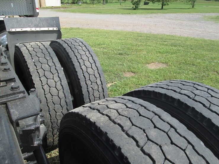 2008-peterbilt-389-image-10