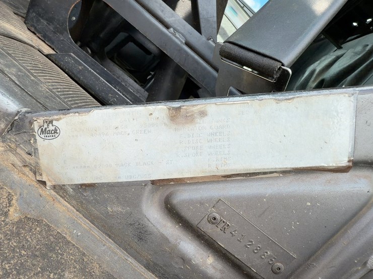 1990-mack-rd688s-image-33