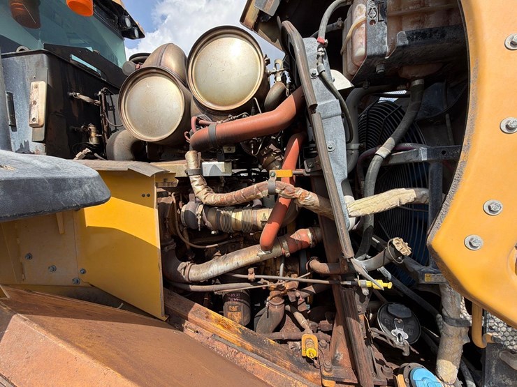 2021-caterpillar-966m-image-12