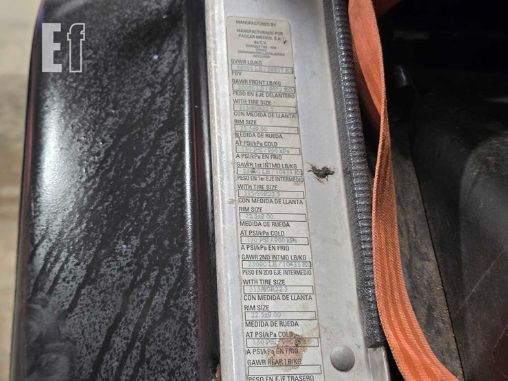 2018-peterbilt-320-image-36